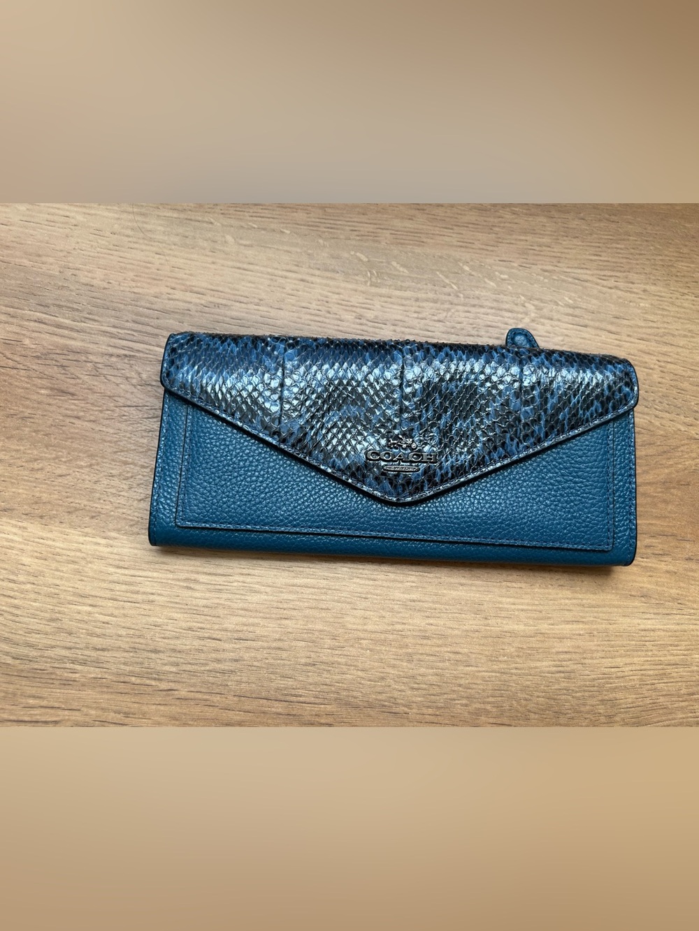 Coach Soft Wallet
Colorblock
Genuine Snakeskin
Coin
Cards
Snap
Zip
$195
Classic